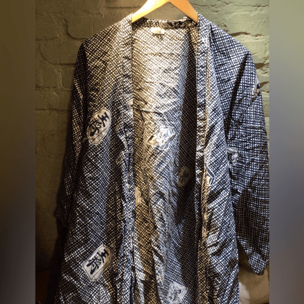 Vintage Japanese Black and White Patterned Kimono *READ